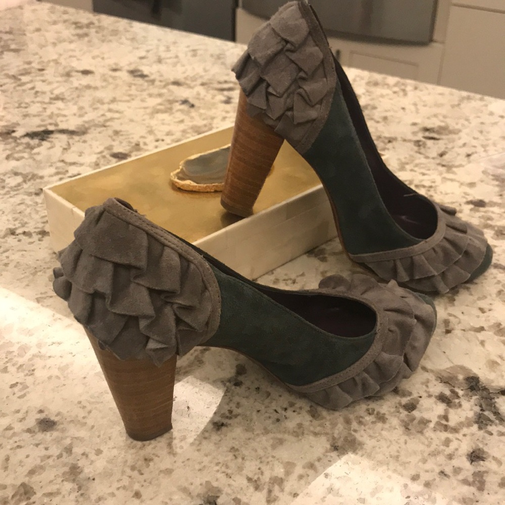 Anthropologie suede shoes by Due Farina, size 6